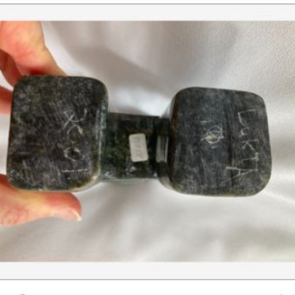 Soapstone inukshuk carving from Cape Dorset, Nunavut by Lukta Qaumagak - Picture 7 of 8